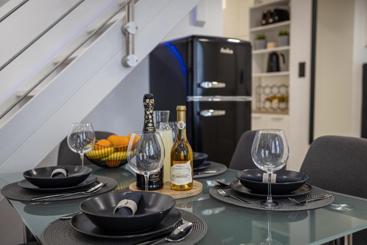 Kiraly21 Downtown At Gozsdu Garden Apartment *